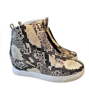 Outwoods woman platform shoe in snakeskin & nude zip close size 8 NWT